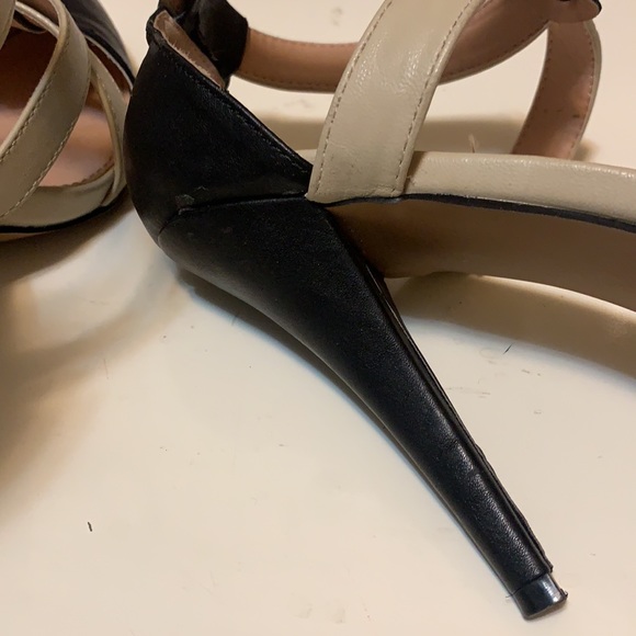BETSEY JOHNSON COLORBLOCK HEELS BEIGE & BLACK 4” TWO TONE PINUP ROCKABILLY SZ 9 - Picture 7 of 15